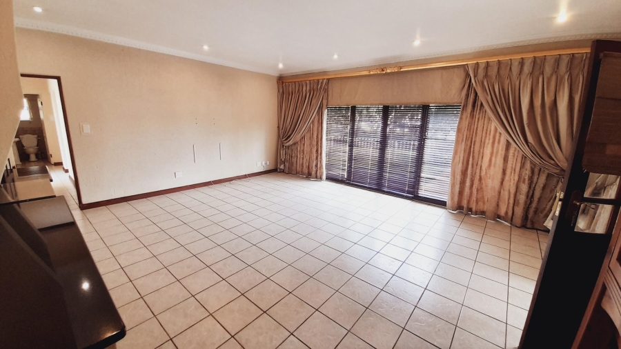 3 Bedroom Property for Sale in WestLake Country Safari Estate North West